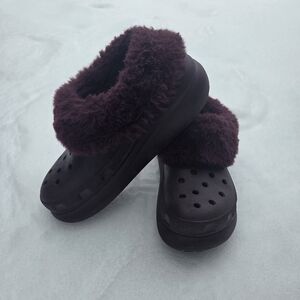 Crocs Burgundy Clogs - Men’s 5 / Women’s 7, Lightweight Comfort